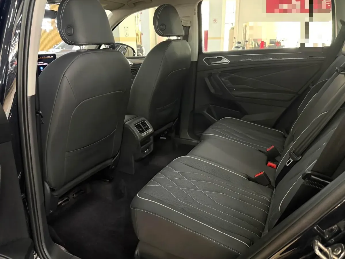 2024 Volkswagen Tiguan L 2.0T 186HP L4 7DCT,autocango,china used car exporter,china ev exporter,chinese used car exporter,chinese used ev exporter