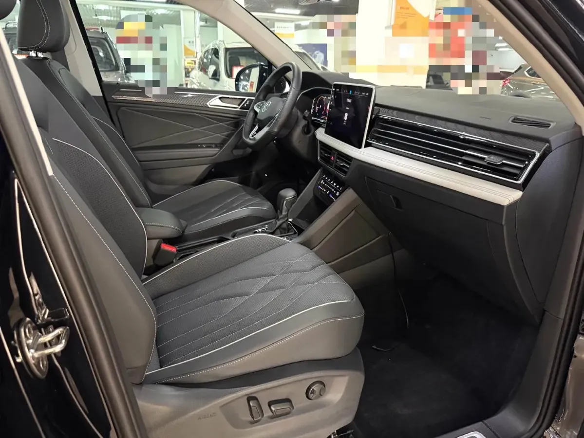 2024 Volkswagen Tiguan L 2.0T 186HP L4 7DCT,autocango,china used car exporter,china ev exporter,chinese used car exporter,chinese used ev exporter