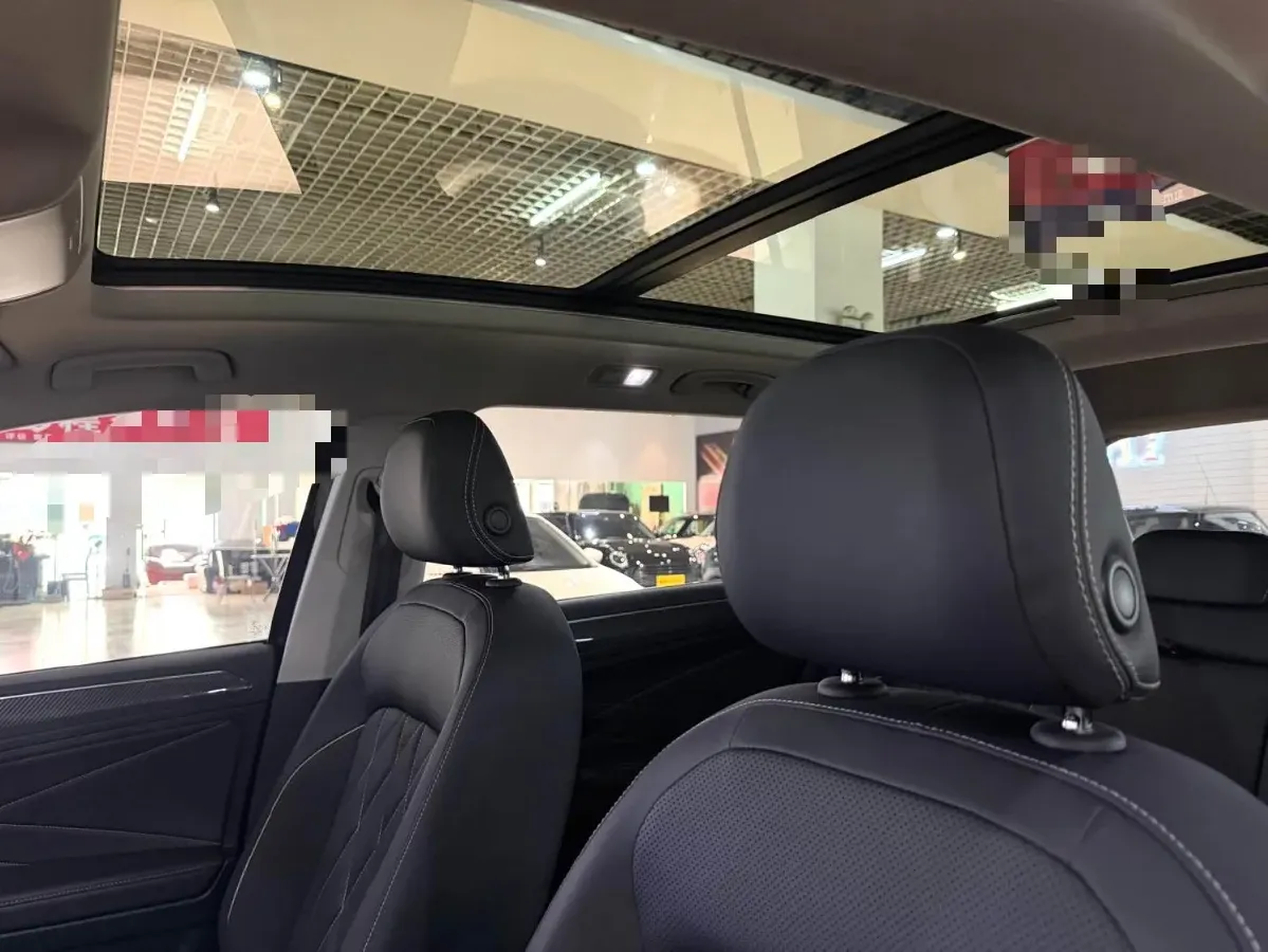 2024 Volkswagen Tiguan L 2.0T 186HP L4 7DCT,autocango,china used car exporter,china ev exporter,chinese used car exporter,chinese used ev exporter