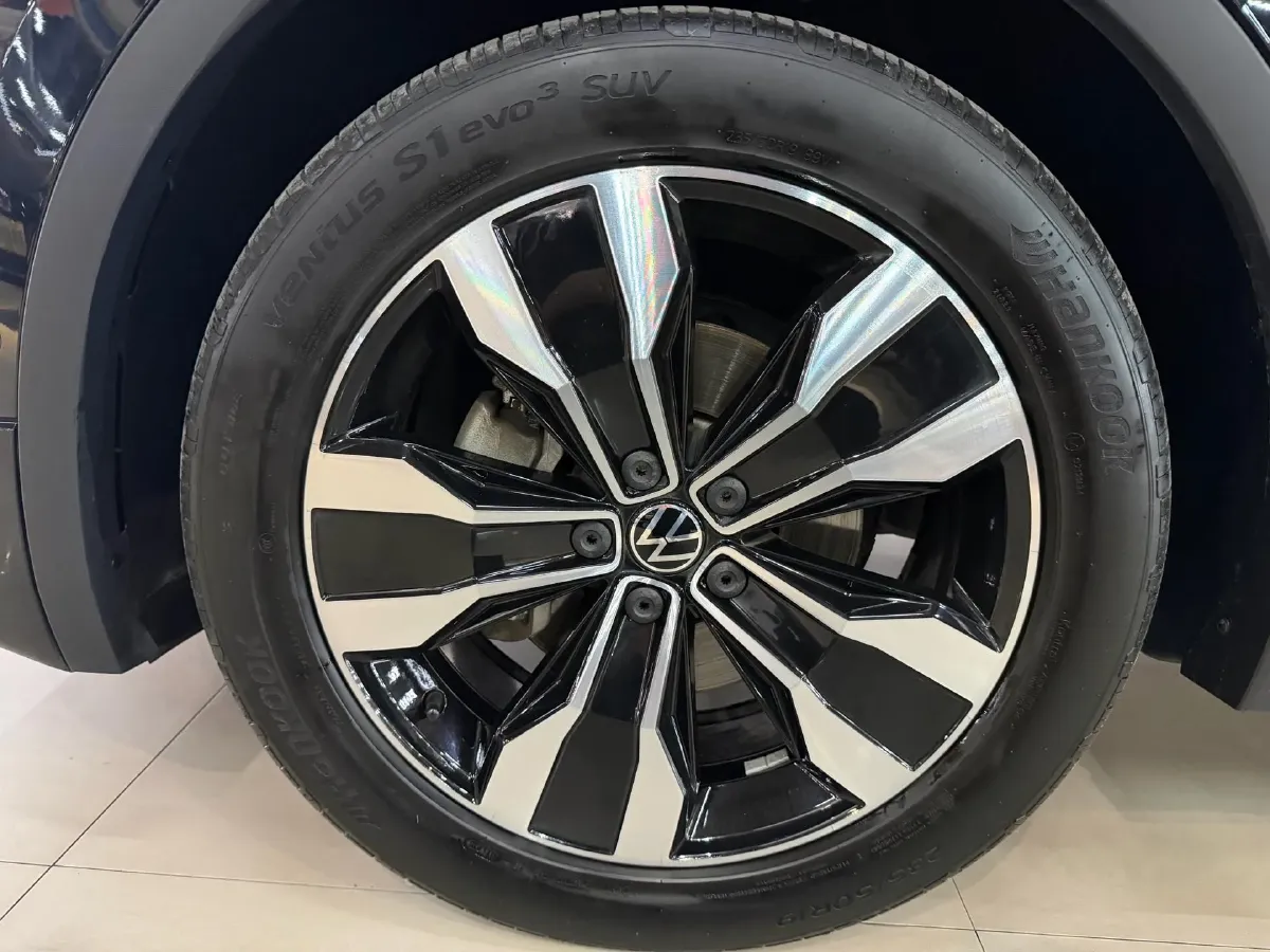 2024 Volkswagen Tiguan L 2.0T 186HP L4 7DCT,autocango,china used car exporter,china ev exporter,chinese used car exporter,chinese used ev exporter