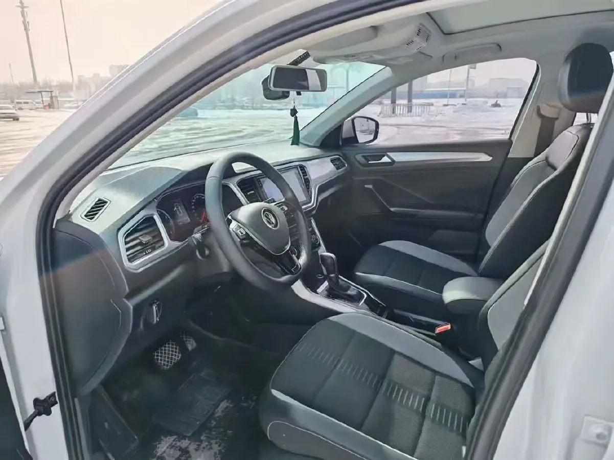2021 Volkswagen T-Roc 1.4T 150HP L4 7DCT,autocango,china used car exporter,china ev exporter,chinese used car exporter,chinese used ev exporter