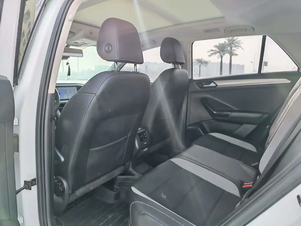 2021 Volkswagen T-Roc 1.4T 150HP L4 7DCT,autocango,china used car exporter,china ev exporter,chinese used car exporter,chinese used ev exporter