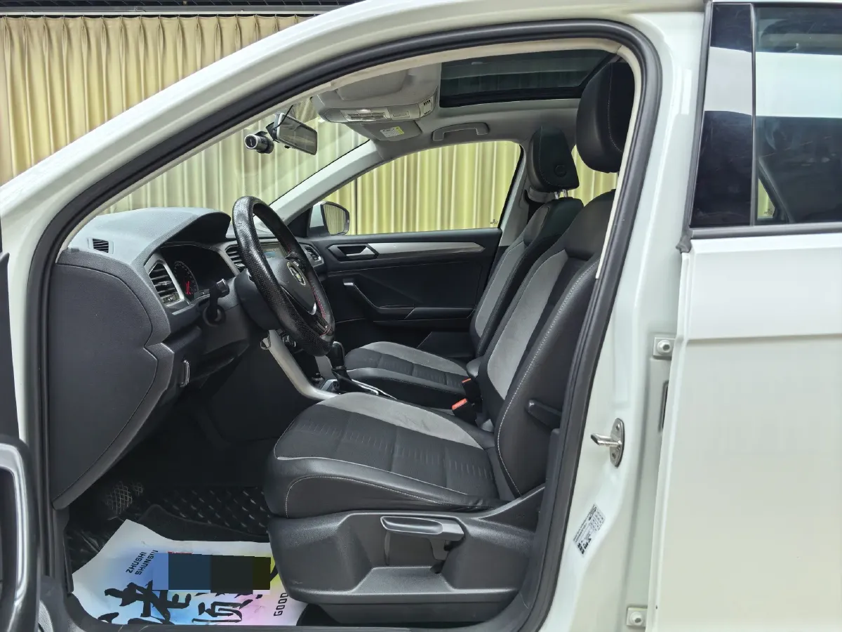 2019 Volkswagen T-Roc 1.4T 131HP L4 7DCT,autocango,china used car exporter,china ev exporter,chinese used car exporter,chinese used ev exporter