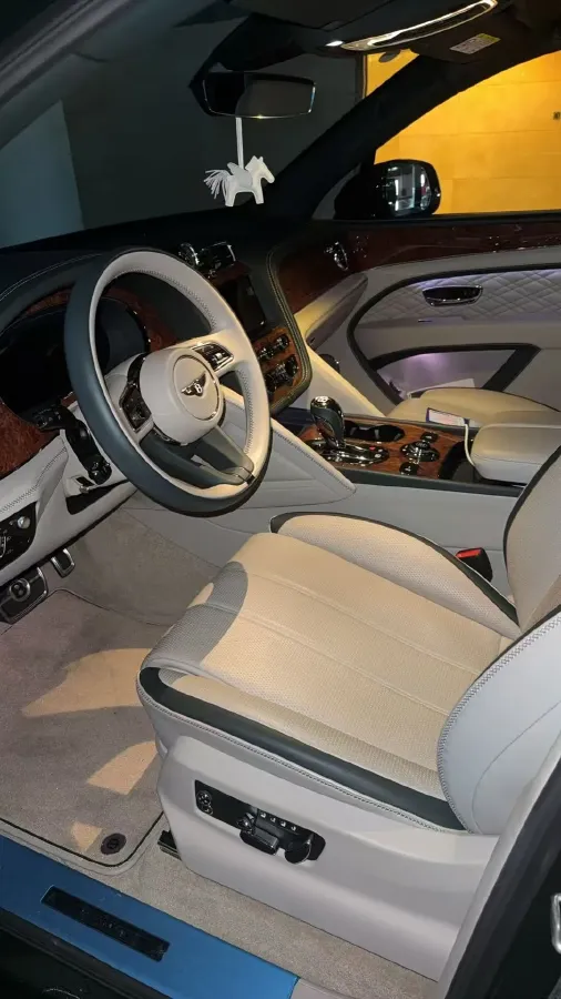 2021 Bentley Bentayga 4.0T 550HP V8 8AT,autocango,china used car exporter,china ev exporter,chinese used car exporter,chinese used ev exporter