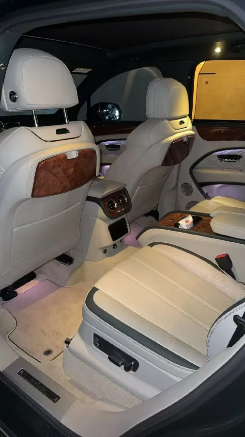 2021 Bentley Bentayga 4.0T 550HP V8 8AT,autocango,china used car exporter,china ev exporter,chinese used car exporter,chinese used ev exporter
