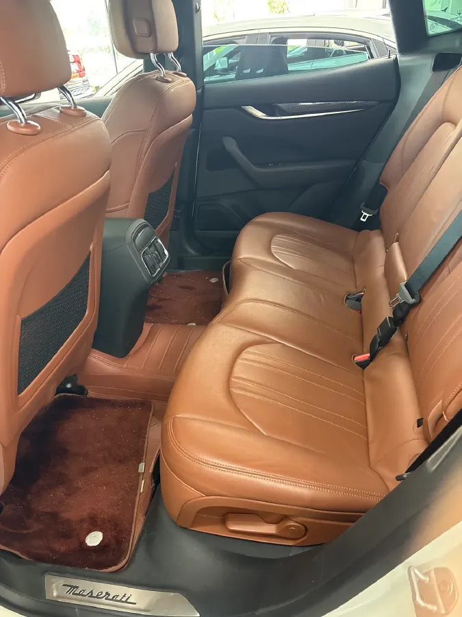 2022 Maserati Levante 2.0T 330HP L4 8AT,autocango,china used car exporter,china ev exporter,chinese used car exporter,chinese used ev exporter