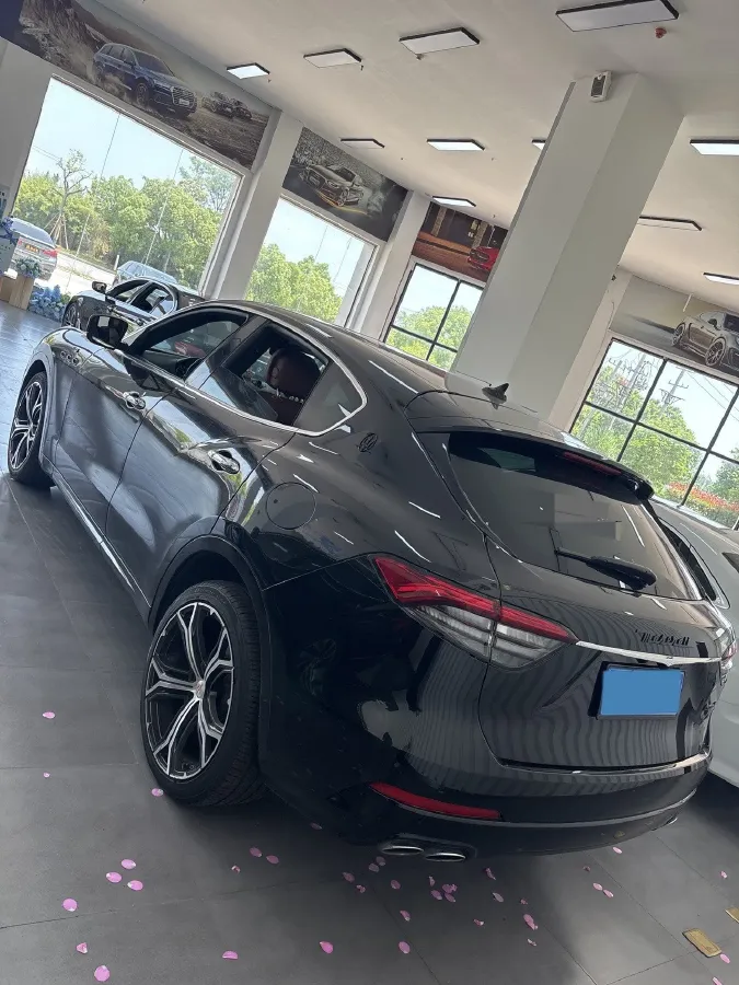 2022 Maserati Levante 2.0T 330HP L4 8AT,autocango,china used car exporter,china ev exporter,chinese used car exporter,chinese used ev exporter