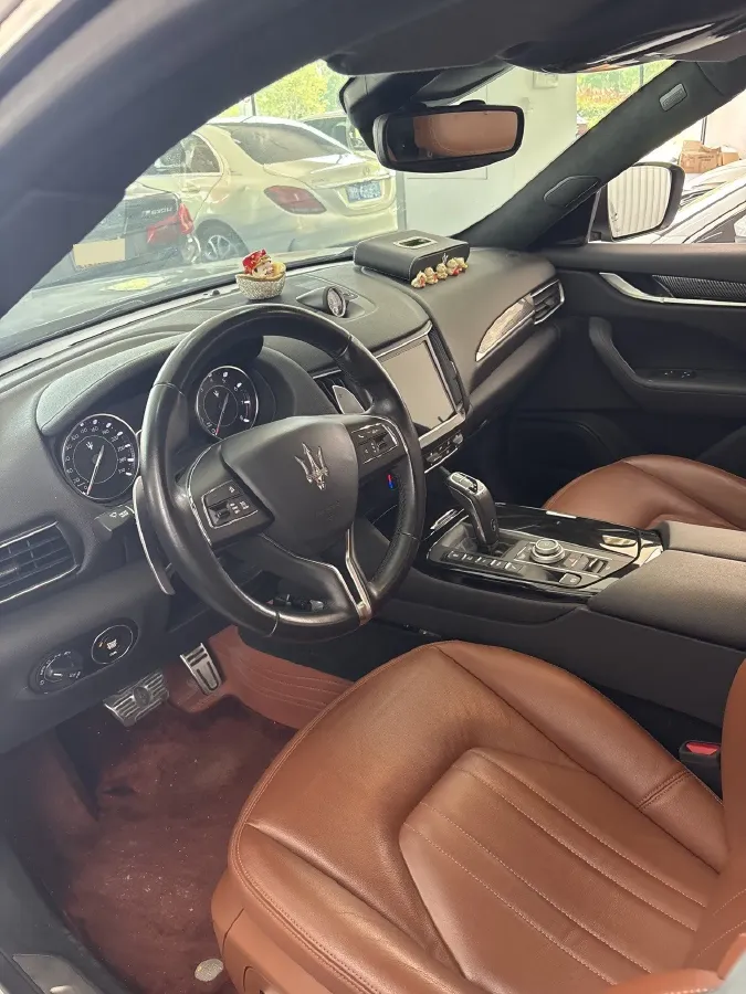 2022 Maserati Levante 2.0T 330HP L4 8AT,autocango,china used car exporter,china ev exporter,chinese used car exporter,chinese used ev exporter