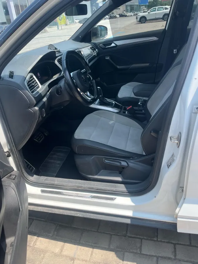 2022 Volkswagen T-Roc 1.4T 150HP L4 7DCT,autocango,china used car exporter,china ev exporter,chinese used car exporter,chinese used ev exporter