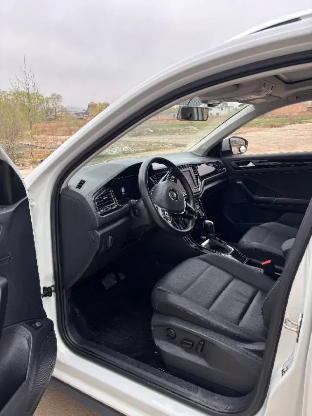2020 Volkswagen T-Roc 1.4T 150HP L4 7DCT,autocango,china used car exporter,china ev exporter,chinese used car exporter,chinese used ev exporter