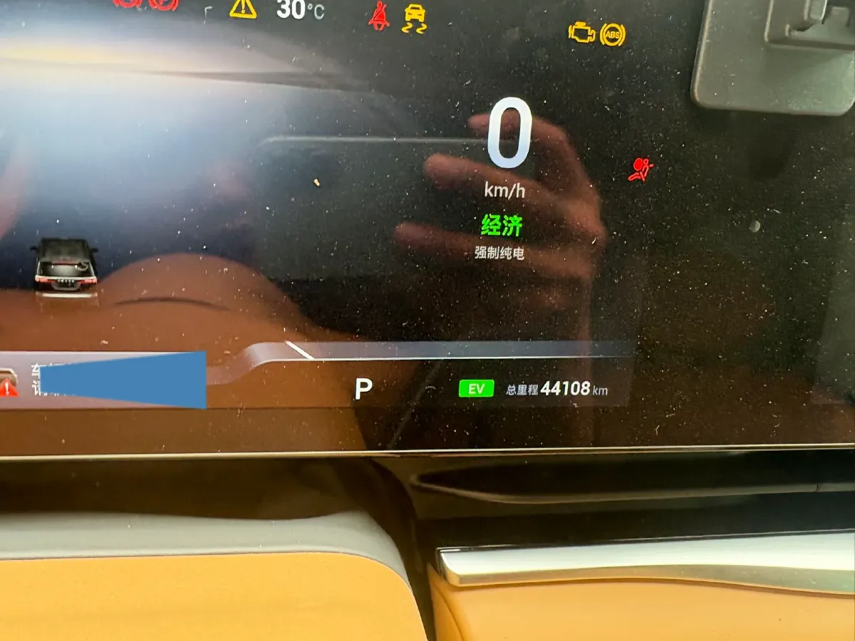 2022 Voyah Dream 1.5T 136HP L4 PHEV 25.57KWH,autocango,china used car exporter,china ev exporter,chinese used car exporter,chinese used ev exporter