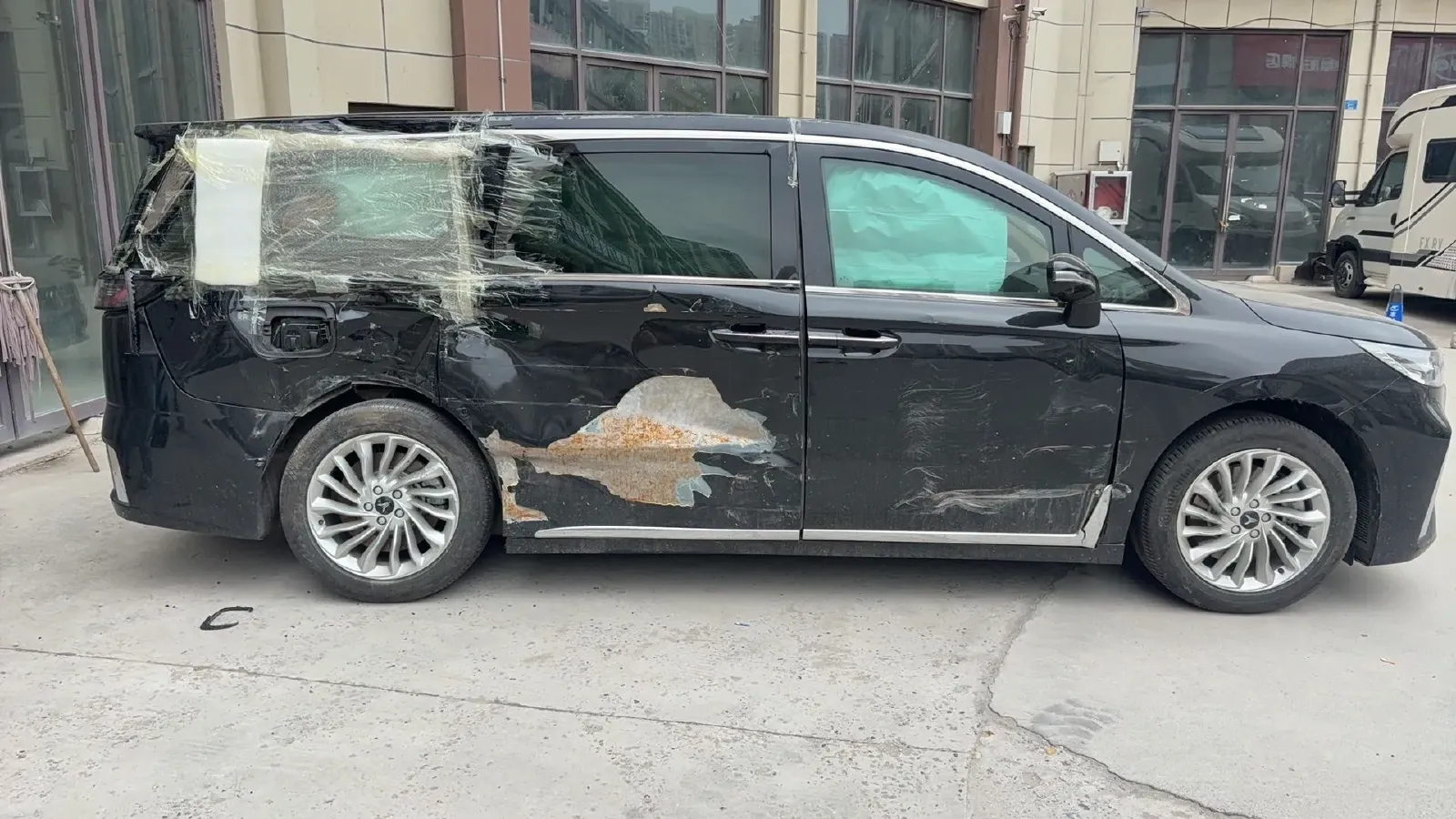 2022 Voyah Dream 1.5T 136HP L4 PHEV 25.57KWH,autocango,china used car exporter,china ev exporter,chinese used car exporter,chinese used ev exporter