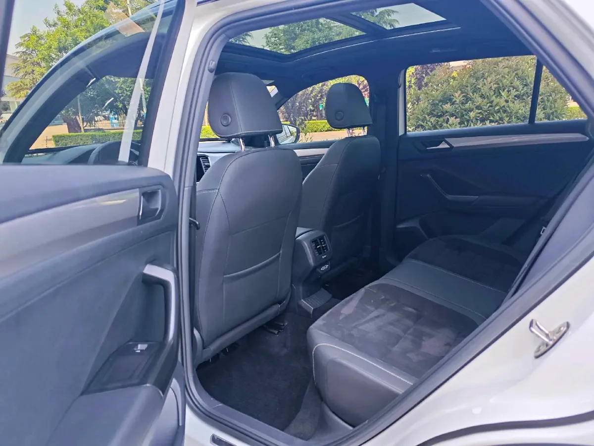 2022 Volkswagen T-Roc 1.4T 150HP L4 7DCT,autocango,china used car exporter,china ev exporter,chinese used car exporter,chinese used ev exporter