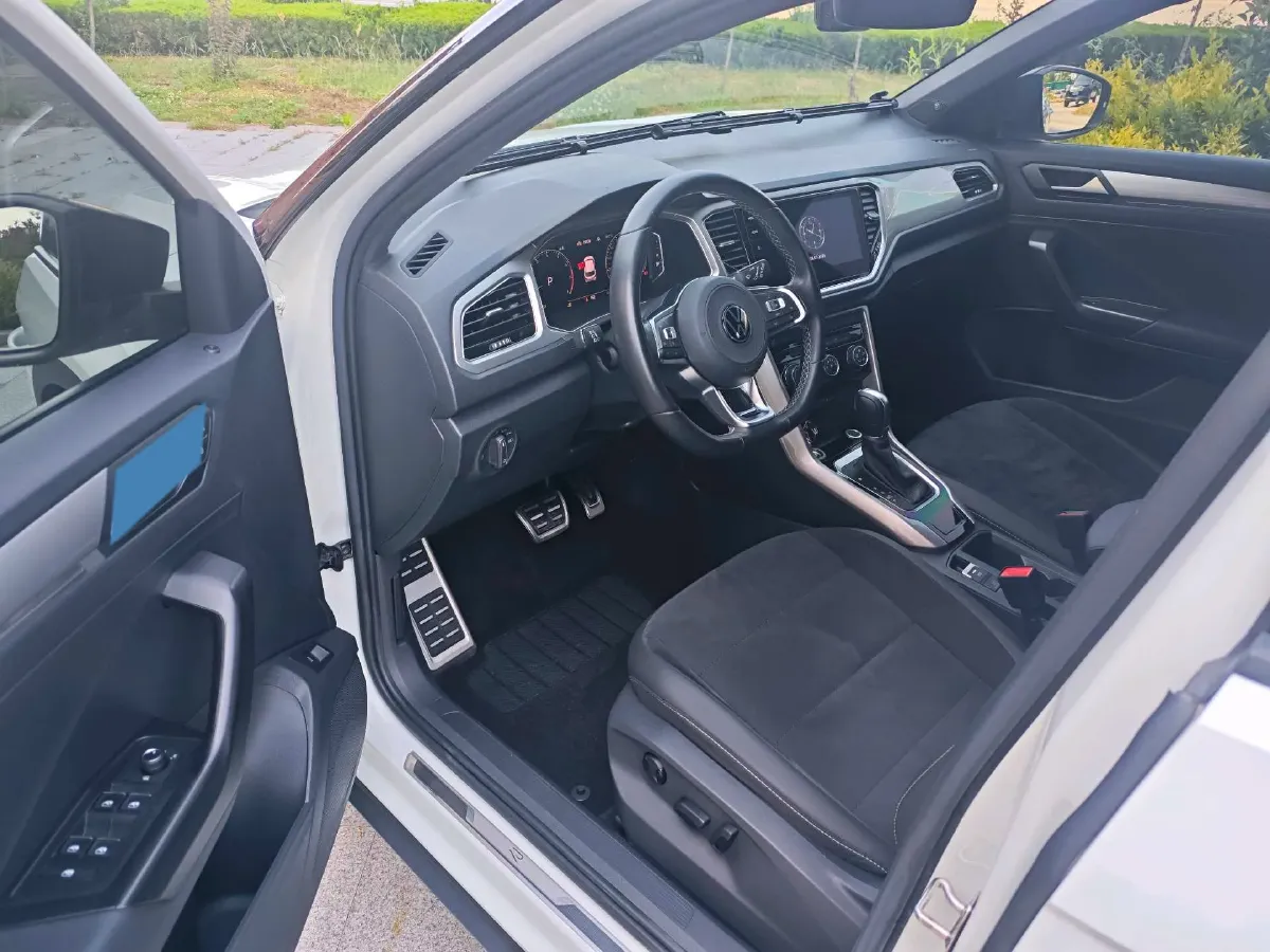 2022 Volkswagen T-Roc 1.4T 150HP L4 7DCT,autocango,china used car exporter,china ev exporter,chinese used car exporter,chinese used ev exporter