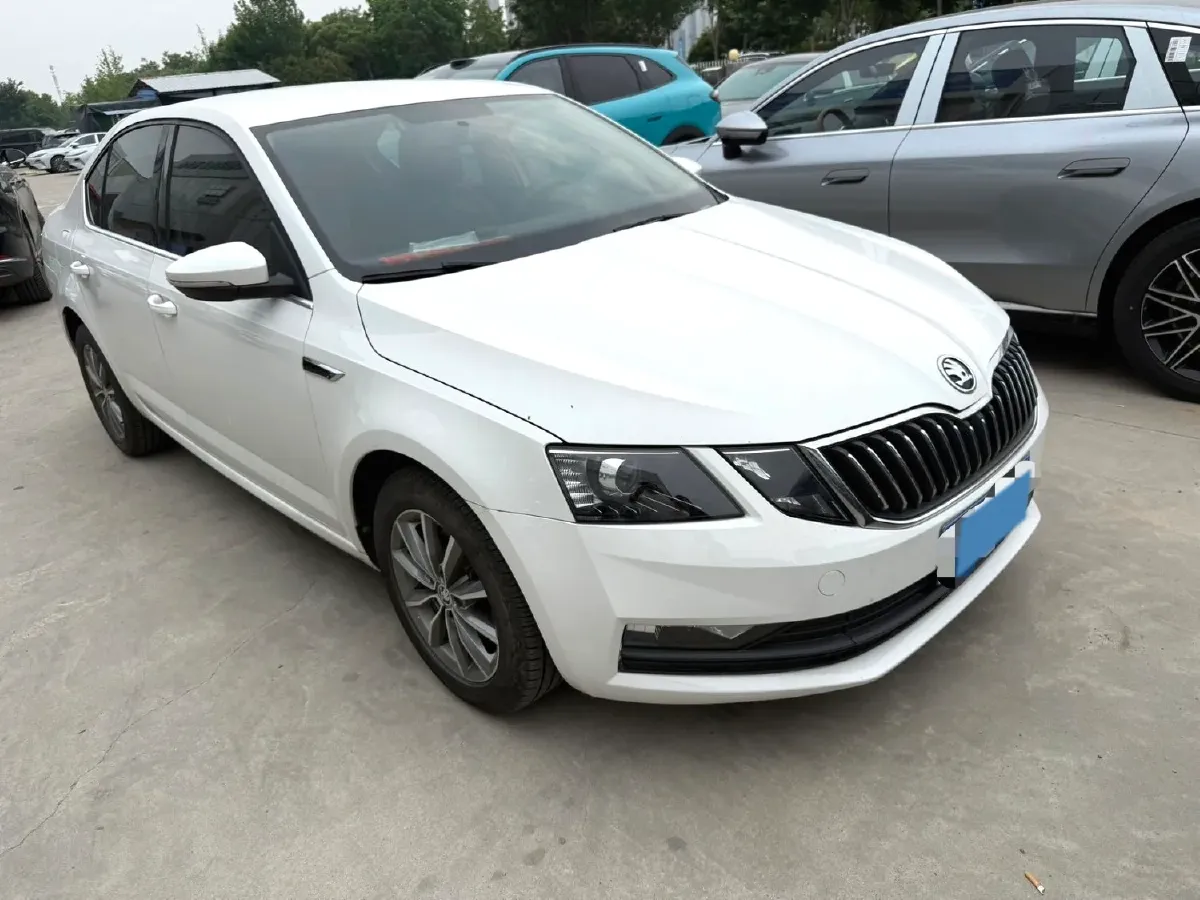 2020 Skoda Octavia 1.5L 113HP L4 6AT,autocango,china used car exporter,china ev exporter,chinese used car exporter,chinese used ev exporter