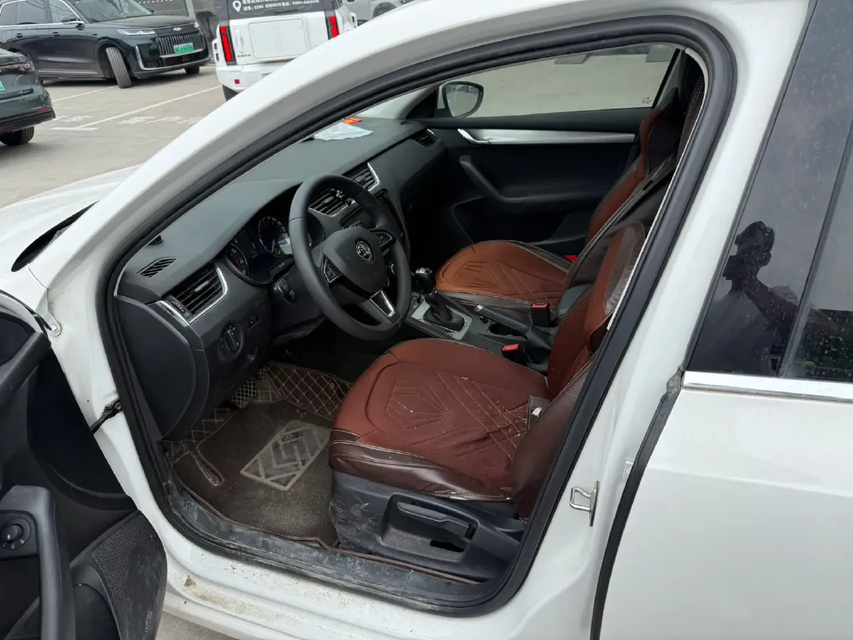 2020 Skoda Octavia 1.5L 113HP L4 6AT,autocango,china used car exporter,china ev exporter,chinese used car exporter,chinese used ev exporter
