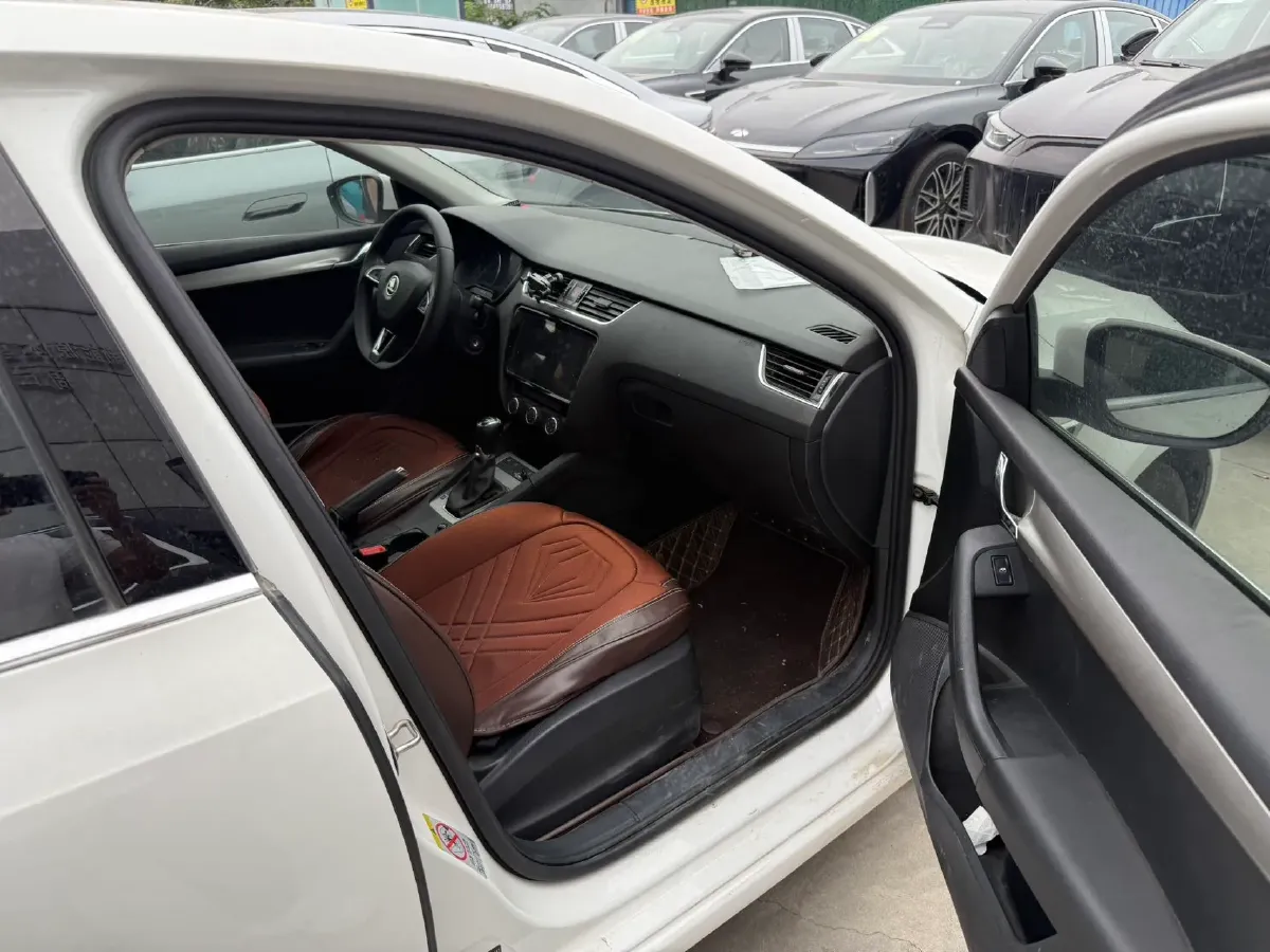 2020 Skoda Octavia 1.5L 113HP L4 6AT,autocango,china used car exporter,china ev exporter,chinese used car exporter,chinese used ev exporter