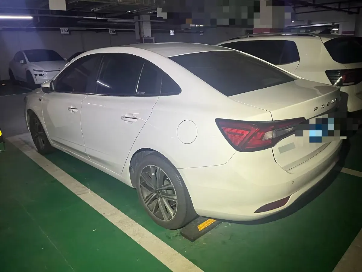 2019 Roewe i5 1.5T 169HP L4 7DCT,autocango,china used car exporter,china ev exporter,chinese used car exporter,chinese used ev exporter