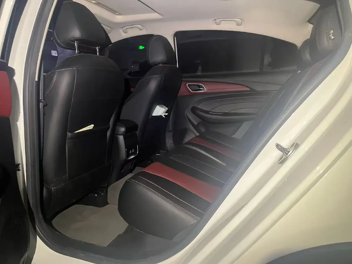2019 Roewe i5 1.5T 169HP L4 7DCT,autocango,china used car exporter,china ev exporter,chinese used car exporter,chinese used ev exporter