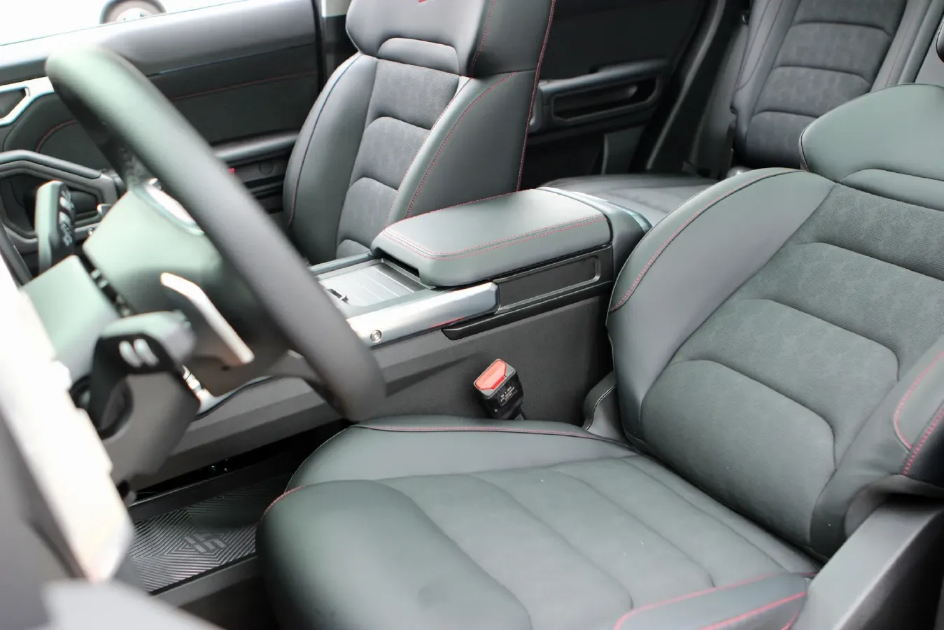 2025 Jetour Traveller 2.0T 254HP L4 8AT,autocango,china used car exporter,china ev exporter,chinese used car exporter,chinese used ev exporter