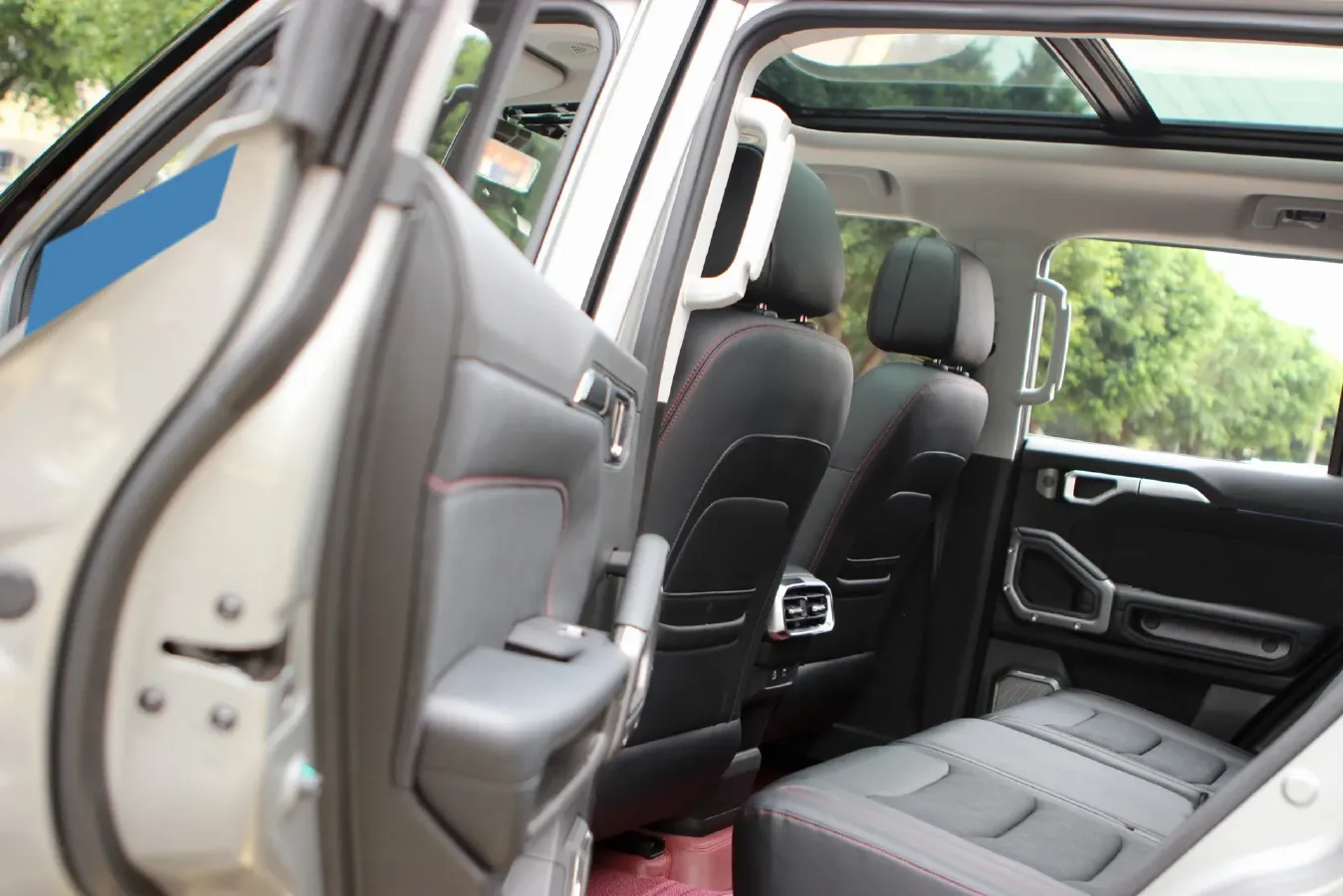 2025 Jetour Traveller 2.0T 254HP L4 8AT,autocango,china used car exporter,china ev exporter,chinese used car exporter,chinese used ev exporter