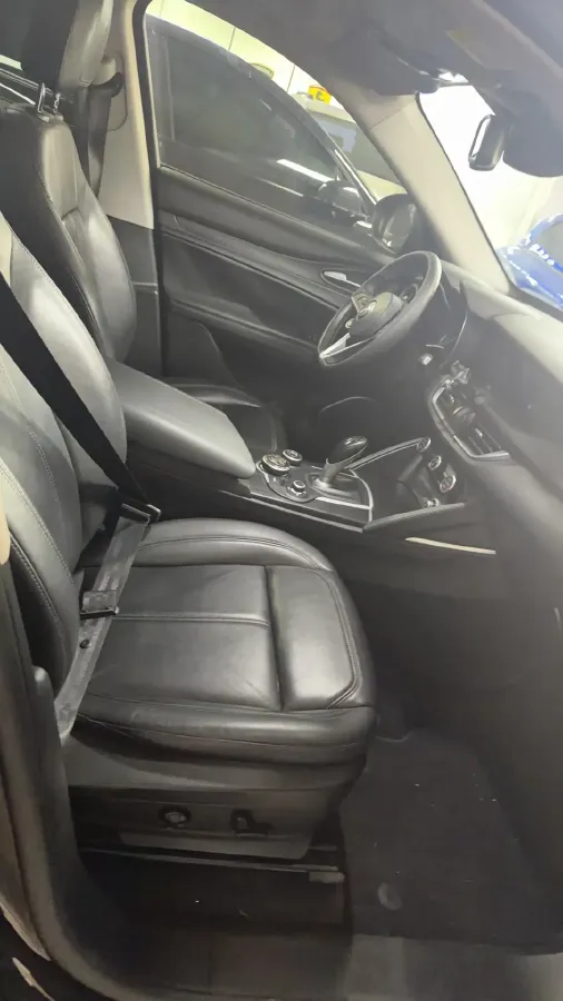 2017 Jaguar XE 2.0T 240HP L4 8AT,autocango,china used car exporter,china ev exporter,chinese used car exporter,chinese used ev exporter