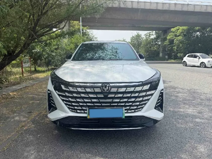 2024 ChangAn UNI-Z 1.5L 98HP L4 E-CVT PHEV 18.4KWH,autocango,china used car exporter,china ev exporter,chinese used car exporter,chinese used ev exporter