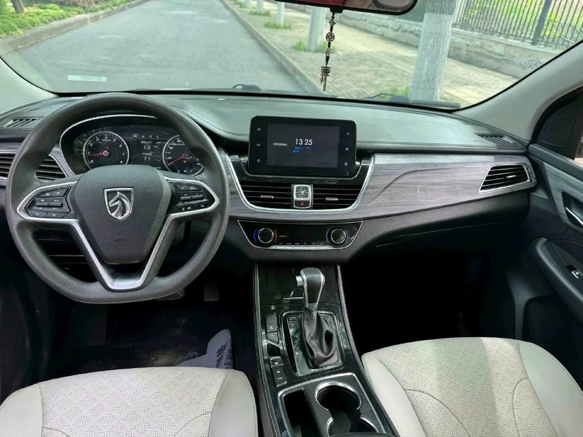 2019 BaoJun 730 1.5T 147HP L4 CVT,autocango,china used car exporter,china ev exporter,chinese used car exporter,chinese used ev exporter