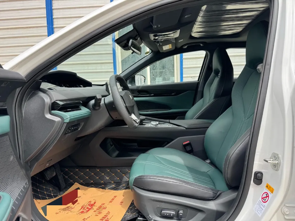 2024 ChangAn UNI-V iDD 1.5L 110HP L4 E-CVT PHEV 18.99KWH,autocango,china used car exporter,china ev exporter,chinese used car exporter,chinese used ev exporter