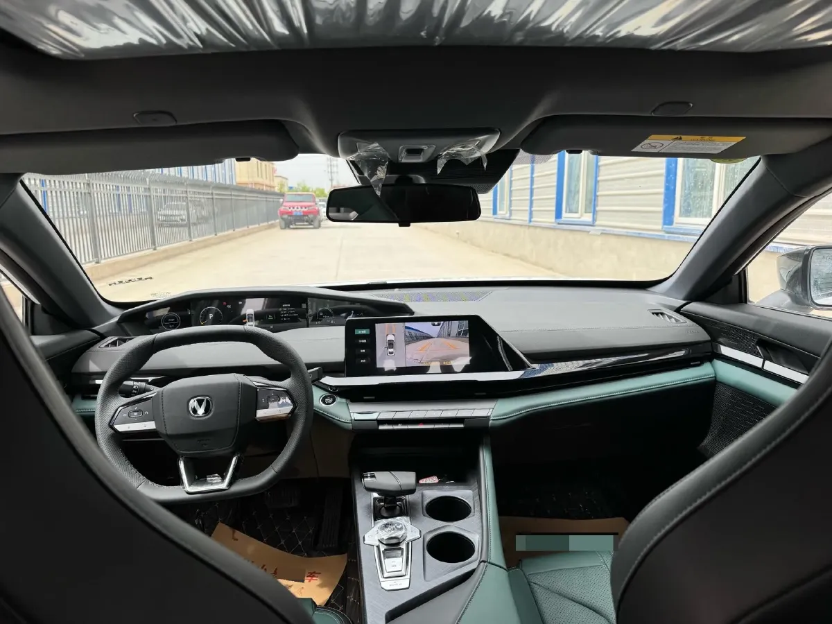2024 ChangAn UNI-V iDD 1.5L 110HP L4 E-CVT PHEV 18.99KWH,autocango,china used car exporter,china ev exporter,chinese used car exporter,chinese used ev exporter