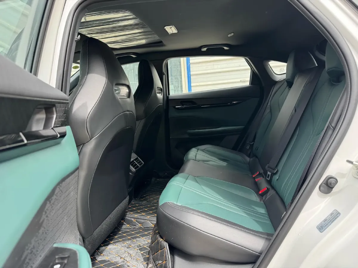 2024 ChangAn UNI-V iDD 1.5L 110HP L4 E-CVT PHEV 18.99KWH,autocango,china used car exporter,china ev exporter,chinese used car exporter,chinese used ev exporter