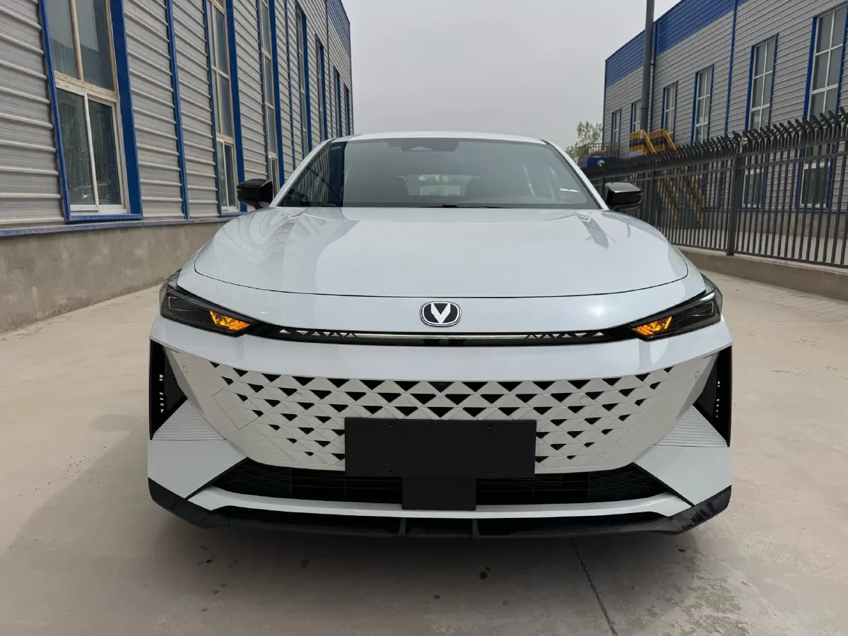 2024 ChangAn UNI-V iDD 1.5L 110HP L4 E-CVT PHEV 18.99KWH,autocango,china used car exporter,china ev exporter,chinese used car exporter,chinese used ev exporter