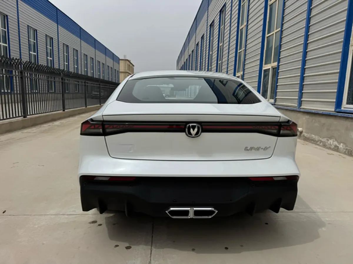 2024 ChangAn UNI-V iDD 1.5L 110HP L4 E-CVT PHEV 18.99KWH,autocango,china used car exporter,china ev exporter,chinese used car exporter,chinese used ev exporter