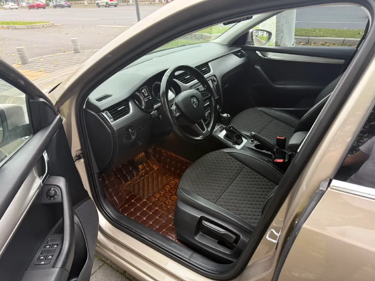 2018 Skoda Octavia 1.2T 116HP L4 7DCT,autocango,china used car exporter,china ev exporter,chinese used car exporter,chinese used ev exporter