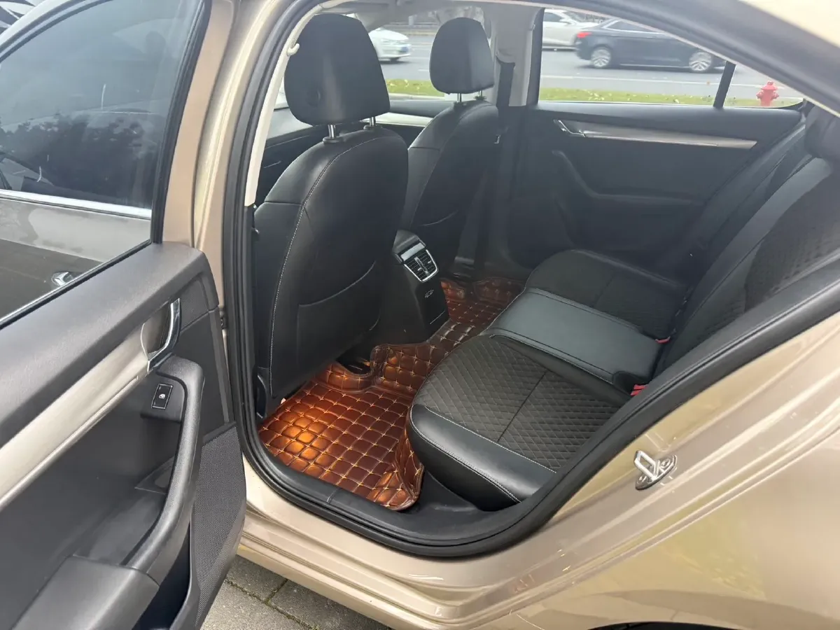 2018 Skoda Octavia 1.2T 116HP L4 7DCT,autocango,china used car exporter,china ev exporter,chinese used car exporter,chinese used ev exporter