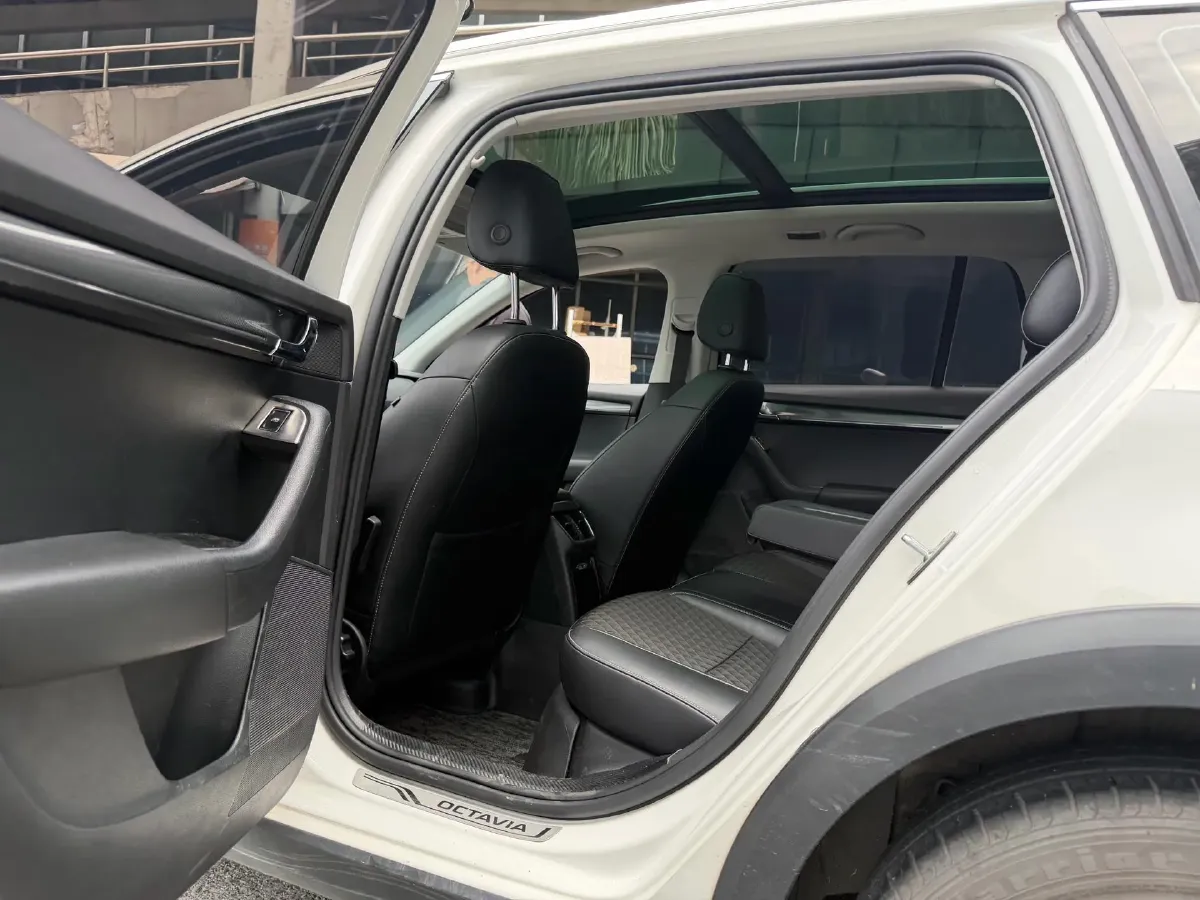 2018 Skoda Octavia 1.2T 116HP L4 7DCT,autocango,china used car exporter,china ev exporter,chinese used car exporter,chinese used ev exporter