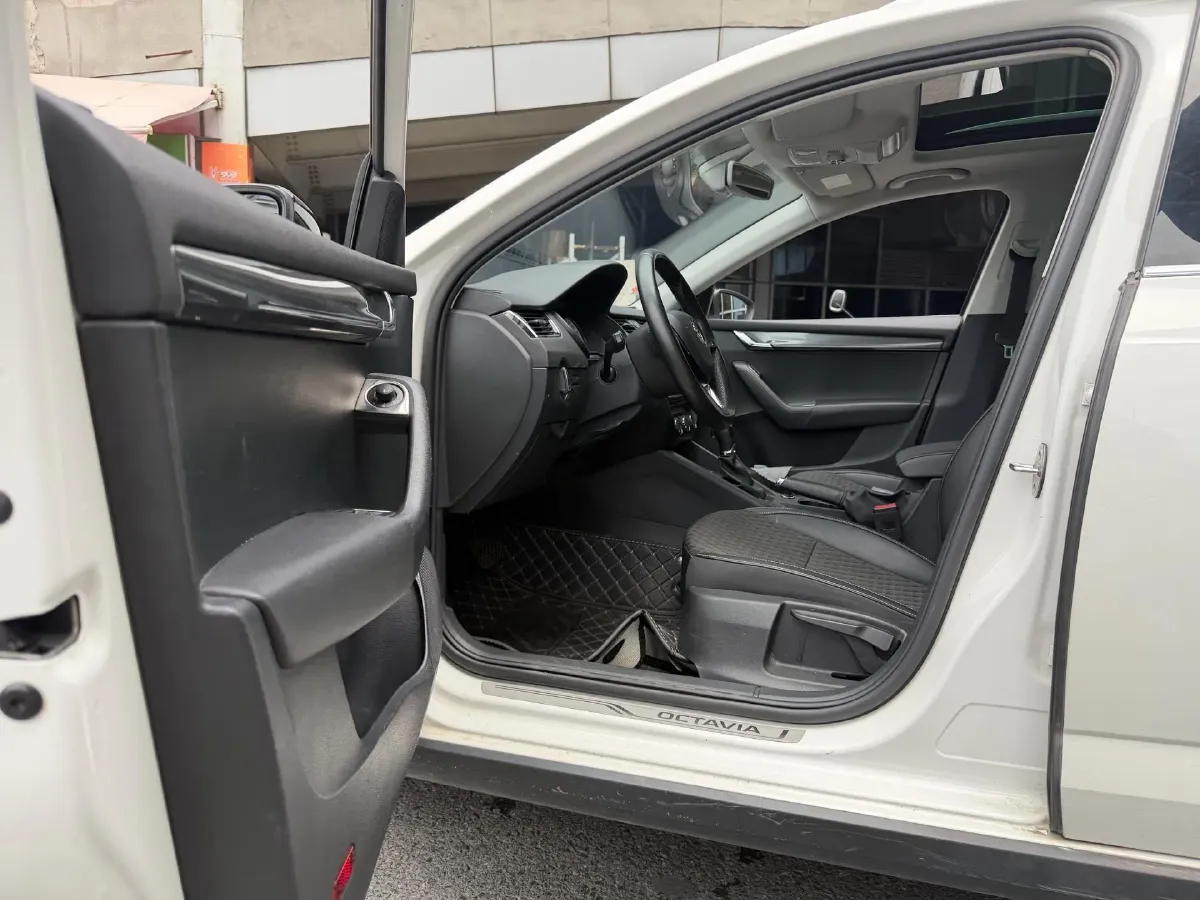 2018 Skoda Octavia 1.2T 116HP L4 7DCT,autocango,china used car exporter,china ev exporter,chinese used car exporter,chinese used ev exporter