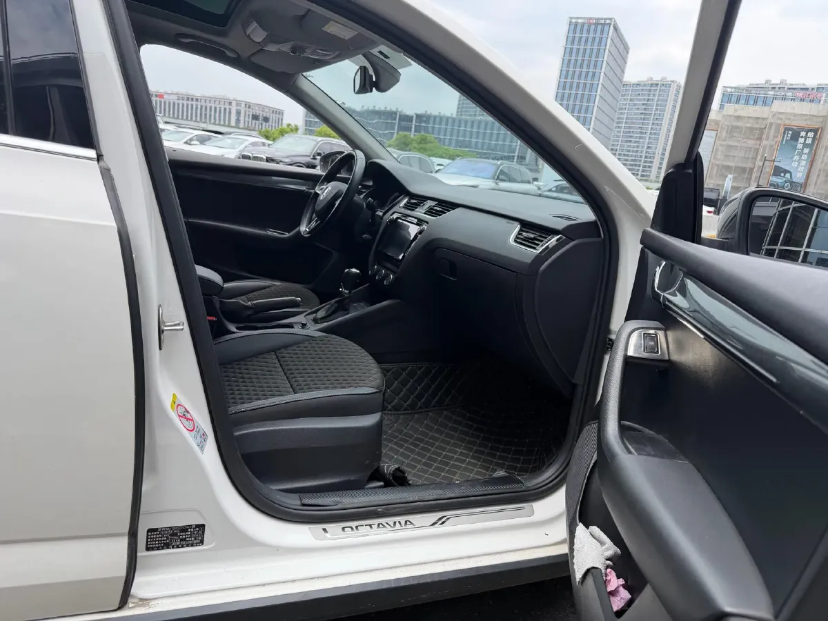 2018 Skoda Octavia 1.2T 116HP L4 7DCT,autocango,china used car exporter,china ev exporter,chinese used car exporter,chinese used ev exporter