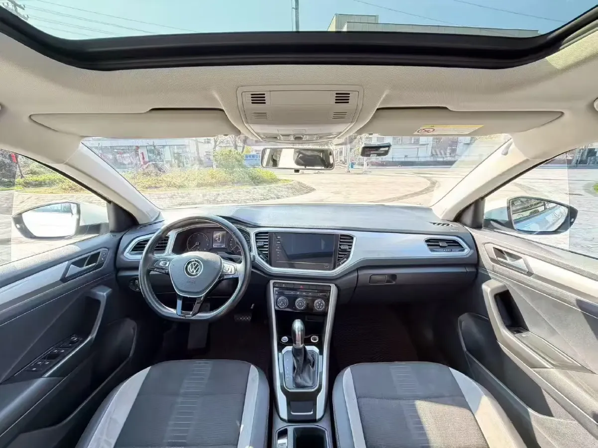 2022 Volkswagen T-Roc 1.4T 150HP L4 7DCT,autocango,china used car exporter,china ev exporter,chinese used car exporter,chinese used ev exporter