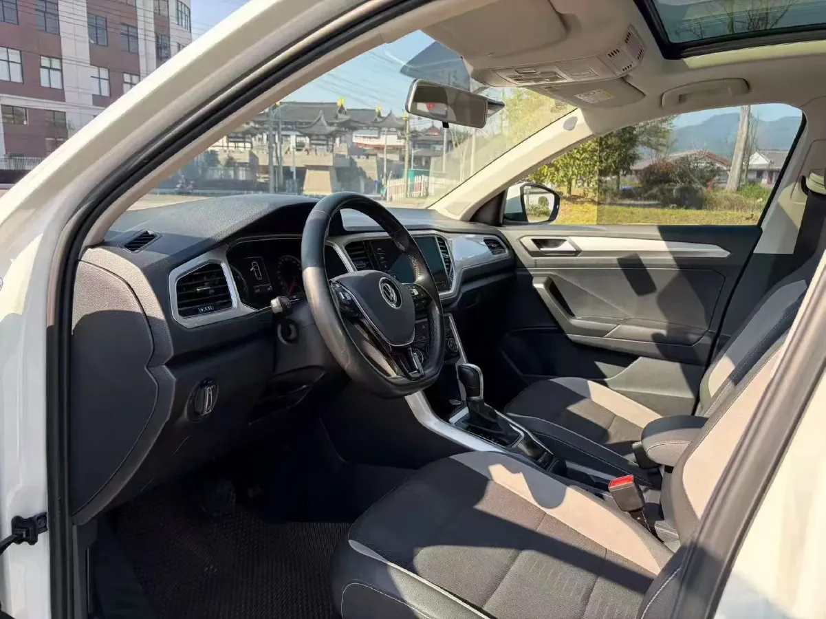 2022 Volkswagen T-Roc 1.4T 150HP L4 7DCT,autocango,china used car exporter,china ev exporter,chinese used car exporter,chinese used ev exporter