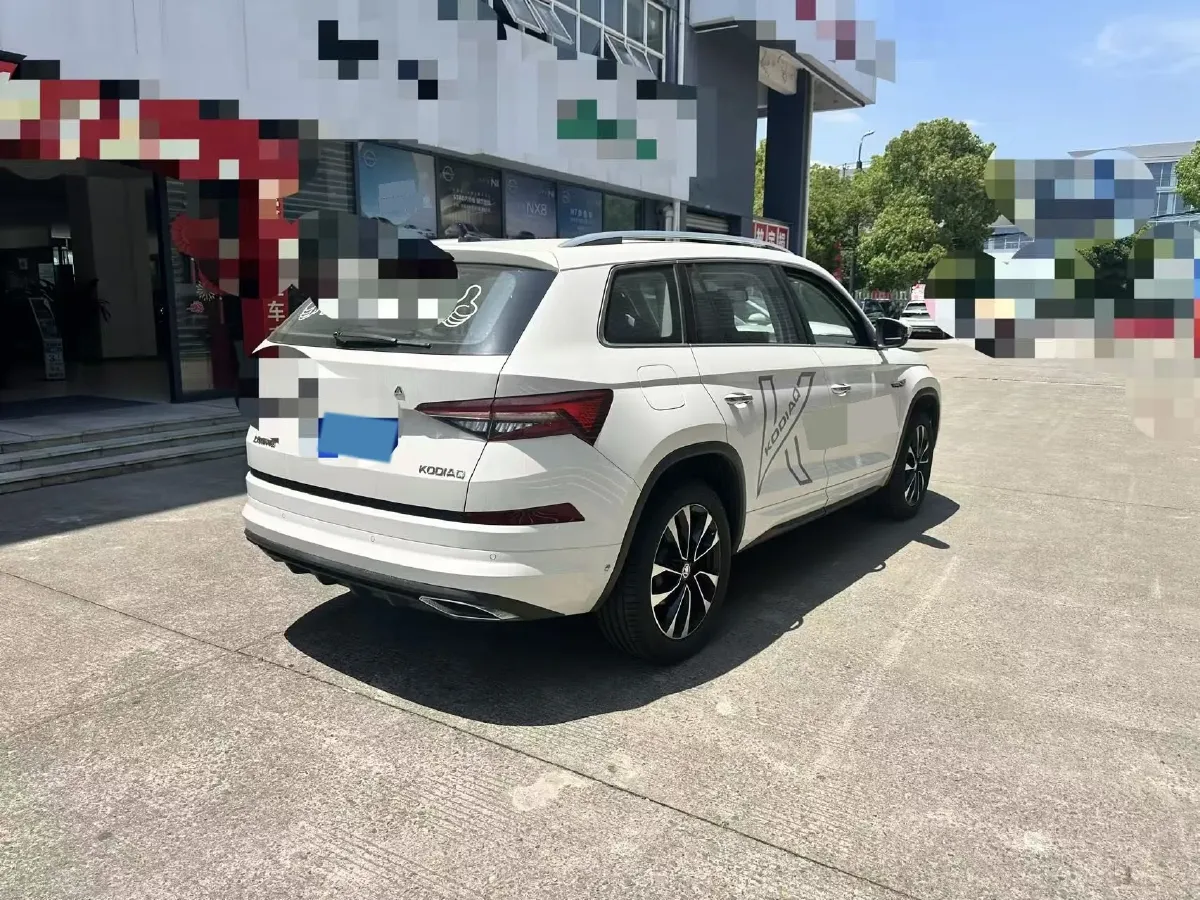 2022 Skoda Kodiak 2.0T 186HP L4 7DCT,autocango,china used car exporter,china ev exporter,chinese used car exporter,chinese used ev exporter
