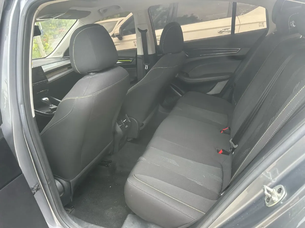 2021 Roewe i5 1.5L 120HP L4 CVT,autocango,china used car exporter,china ev exporter,chinese used car exporter,chinese used ev exporter