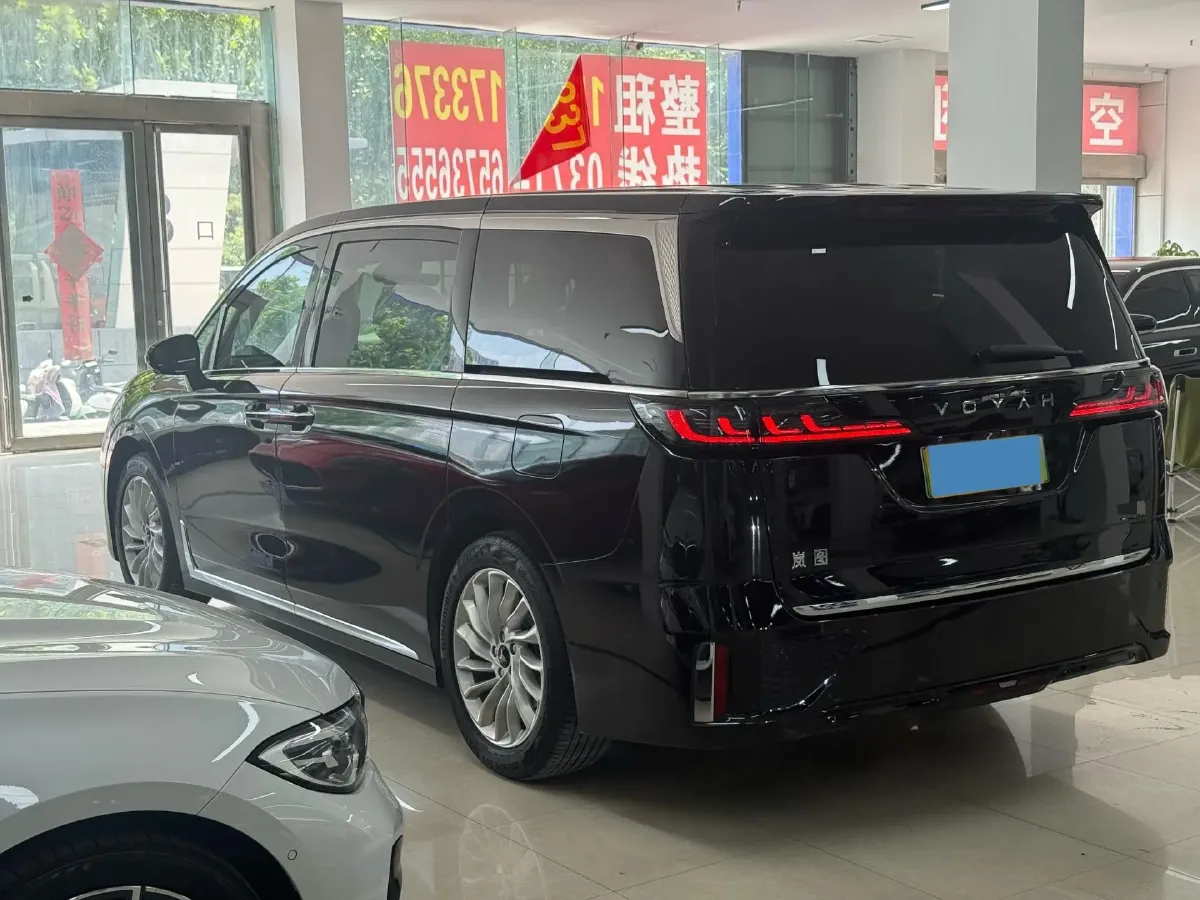 2024 Voyah Dream 1.5T 150HP L4 PHEV 43KWH,autocango,china used car exporter,china ev exporter,chinese used car exporter,chinese used ev exporter