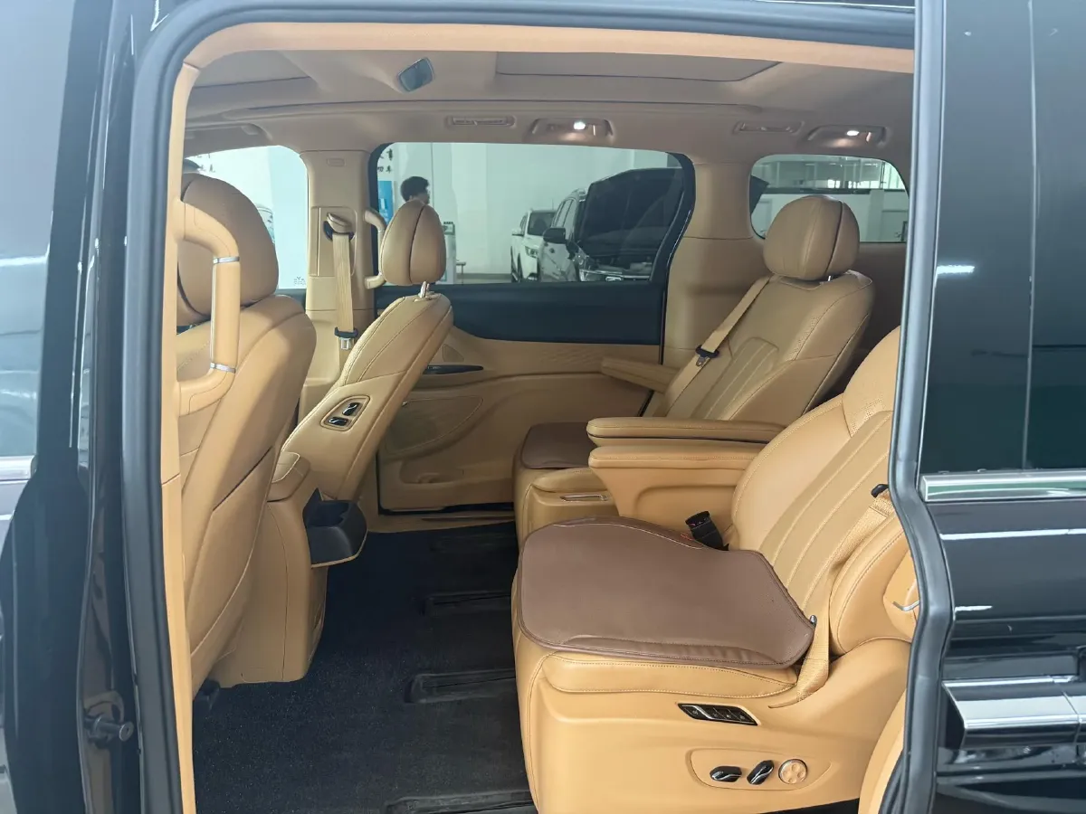 2024 Voyah Dream 1.5T 150HP L4 PHEV 43KWH,autocango,china used car exporter,china ev exporter,chinese used car exporter,chinese used ev exporter