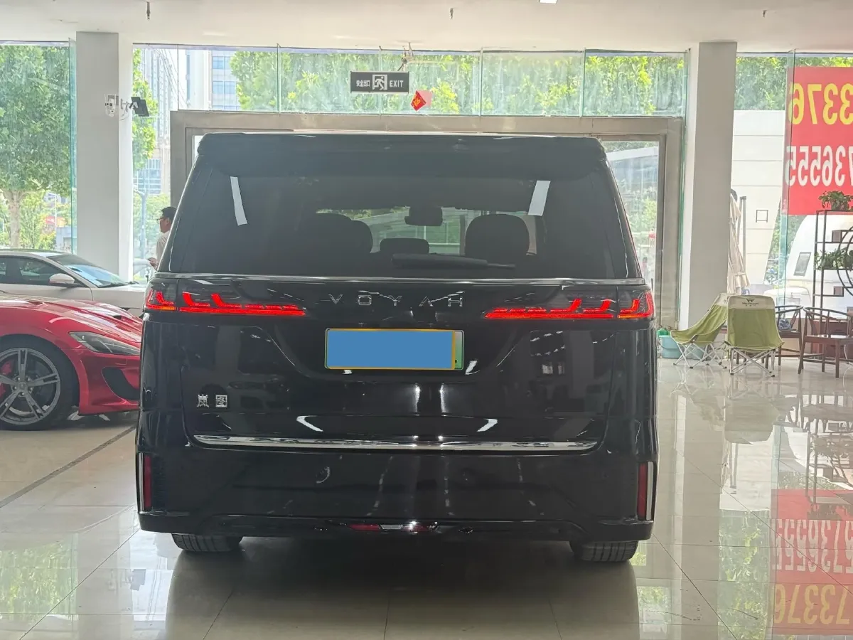 2024 Voyah Dream 1.5T 150HP L4 PHEV 43KWH,autocango,china used car exporter,china ev exporter,chinese used car exporter,chinese used ev exporter