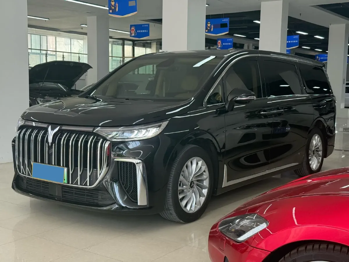 2024 Voyah Dream 1.5T 150HP L4 PHEV 43KWH,autocango,china used car exporter,china ev exporter,chinese used car exporter,chinese used ev exporter