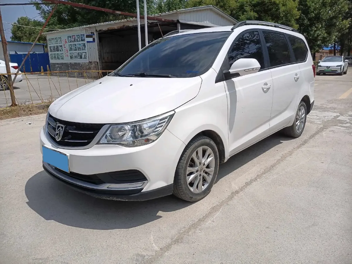 2019 BaoJun 730 1.5L 105HP L4 6MT,autocango,china used car exporter,china ev exporter,chinese used car exporter,chinese used ev exporter
