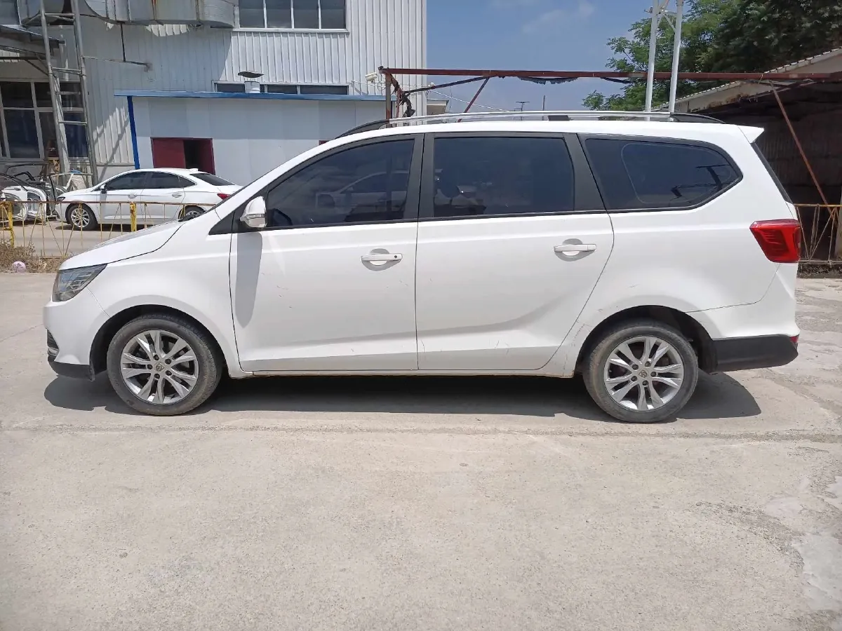 2019 BaoJun 730 1.5L 105HP L4 6MT,autocango,china used car exporter,china ev exporter,chinese used car exporter,chinese used ev exporter