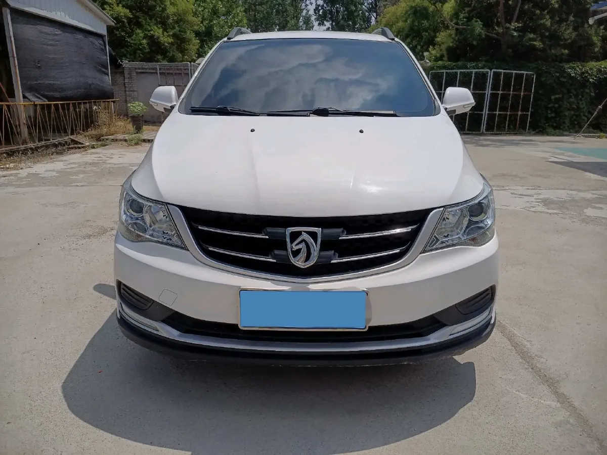2019 BaoJun 730 1.5L 105HP L4 6MT,autocango,china used car exporter,china ev exporter,chinese used car exporter,chinese used ev exporter