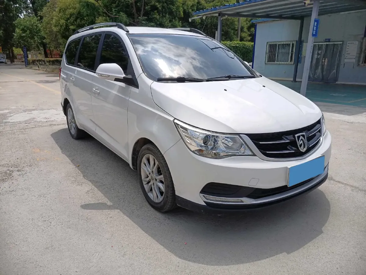 2019 BaoJun 730 1.5L 105HP L4 6MT,autocango,china used car exporter,china ev exporter,chinese used car exporter,chinese used ev exporter